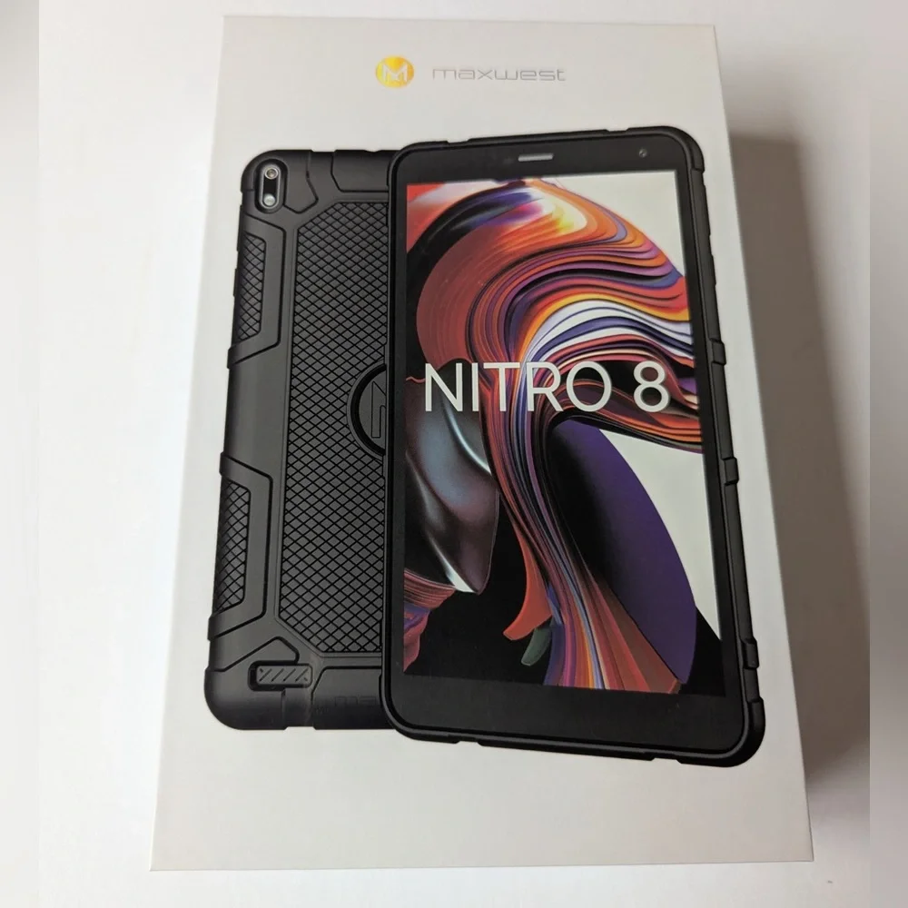 NEW Maxwest Nitro 8, 32GB Tablet and Case Bundle